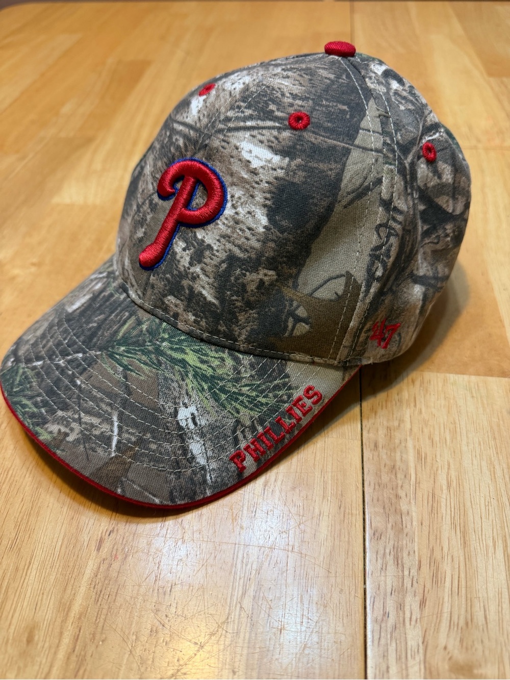 Philadelphia Phillies Men’s Camo Baseball Cap - Red Embroidered Team Logo